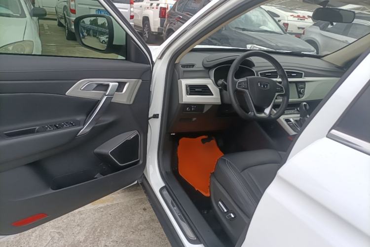 Used Geely Auto Emgrand X7 Sport 2018 1.8TD Automatic Two-Wheel Drive Smart Connect 4G Internet Edition Driver Seat
