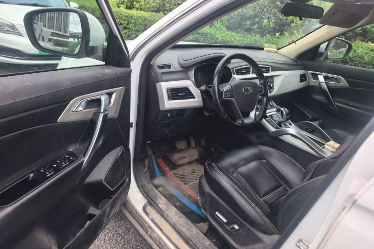 Used Geely Auto Emgrand X7 Sport 2018 1.8TD Automatic Two-Wheel Drive Smart Connect 4G Internet Edition Driver Seat
