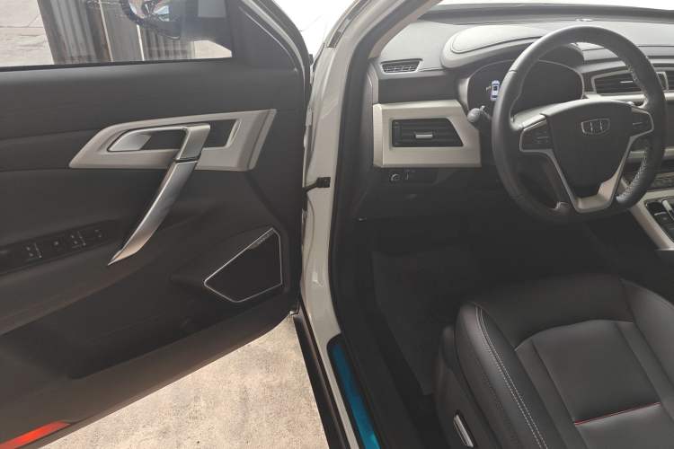 Used Geely Auto Emgrand X7 Sport 2018 1.8TD Automatic Two-Wheel Drive Smart Connect 4G Internet Edition Driver Seat