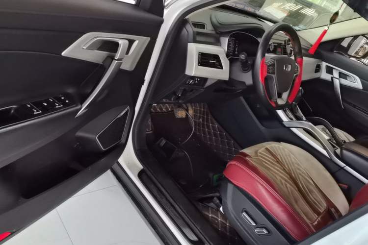 Used Geely Auto Emgrand X7 Sport 2018 1.8TD Automatic Two-Wheel Drive Smart Connect 4G Internet Edition Driver Seat