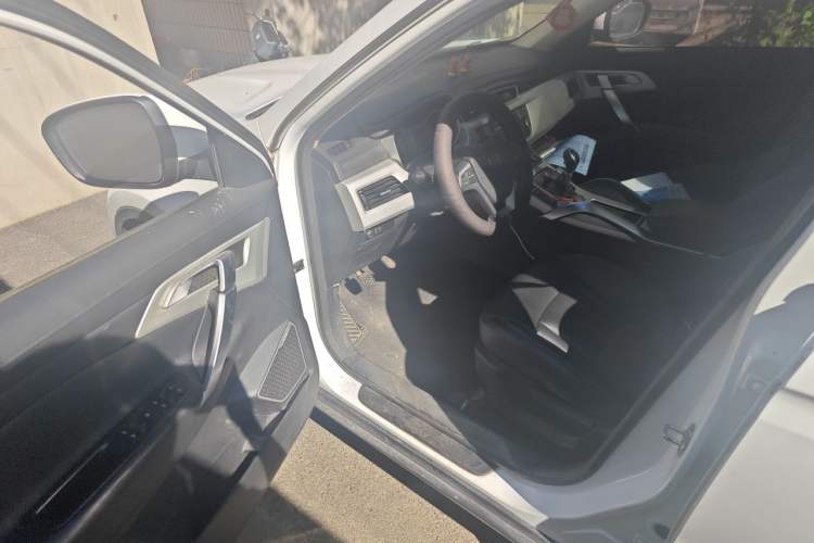 Used Geely Auto Emgrand X7 Sport 2018 2.0L Manual Two-Wheel Drive Zhiya Version Driver Seat