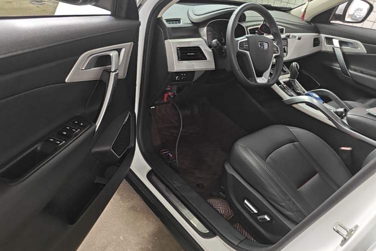 Used Geely Auto Emgrand X7 Sport 2018 1.8TD Automatic Two-Wheel Drive Smart Connect 4G Internet Edition Driver Seat