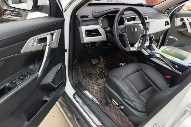 Used Geely Auto Emgrand X7 Sport 2018 1.8TD Automatic Two-Wheel Drive Smart Connect 4G Internet Edition Driver Seat