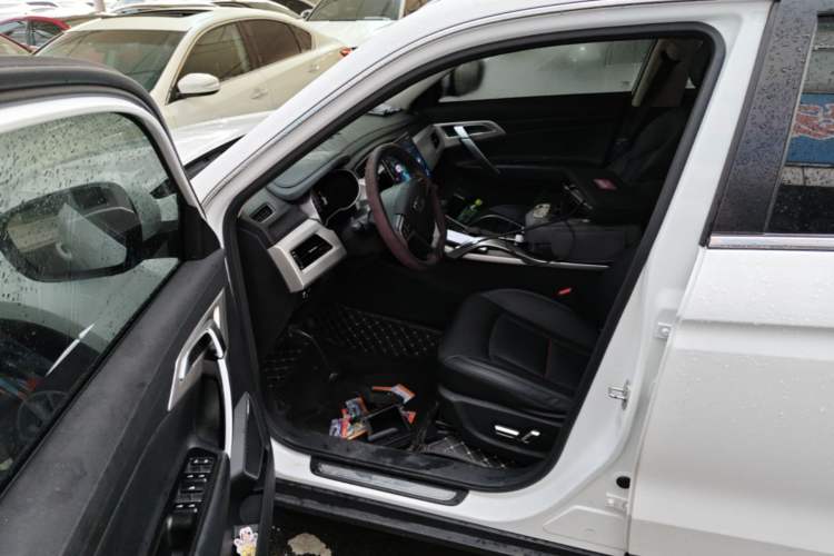 Used Geely Auto Emgrand X7 Sport 2018 1.8TD Automatic Two-Wheel Drive Smart Connect 4G Internet Edition Driver Seat