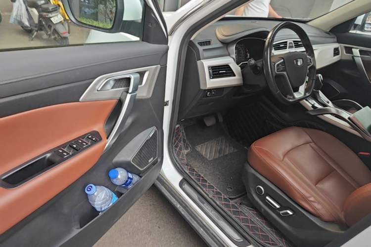Used Geely Auto Emgrand X7 Sport 2018 1.8TD Automatic Two-Wheel Drive ZhiZun Model with 4G Connectivity Driver Seat