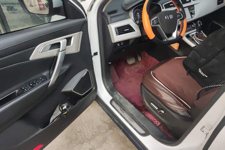Used Geely Auto Emgrand X7 Sport 2018 1.8TD Automatic Two-Wheel Drive Smart Connect 4G Internet Edition Driver Seat
