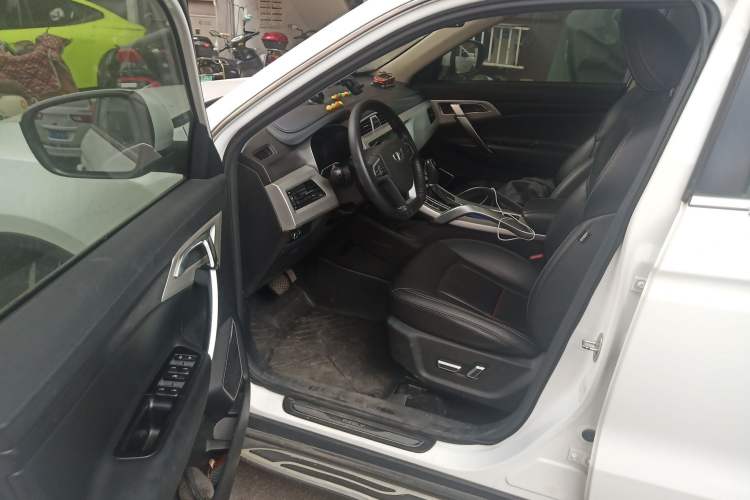 Used Geely Auto Emgrand X7 Sport 2018 1.8TD Automatic Two-Wheel Drive Smart Connect 4G Internet Edition Driver Seat
