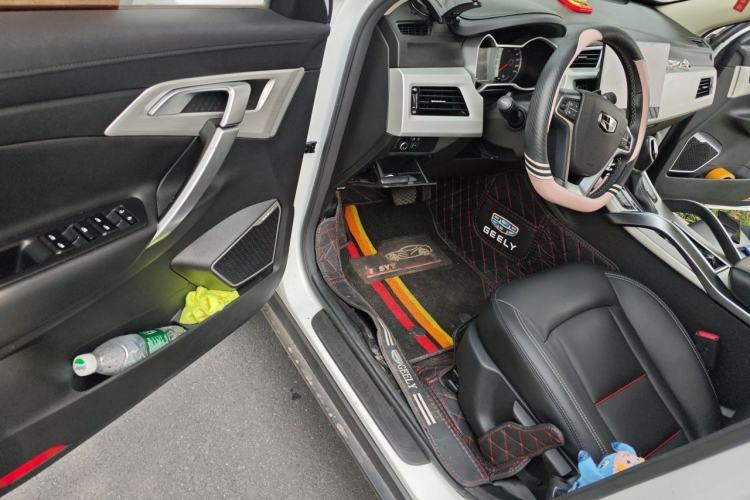 Used Geely Auto Emgrand X7 Sport 2018 1.8TD Automatic Two-Wheel Drive Zhiya Model Driver Seat