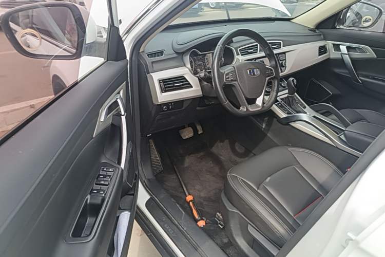 Used Geely Auto Emgrand X7 Sport 2018 1.8TD Automatic Two-Wheel Drive Zhiya Model Driver Seat