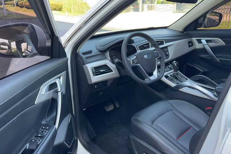 Used Geely Auto Emgrand X7 Sport 2018 1.8TD Automatic Two-Wheel Drive Smart Connect 4G Internet Edition Driver Seat