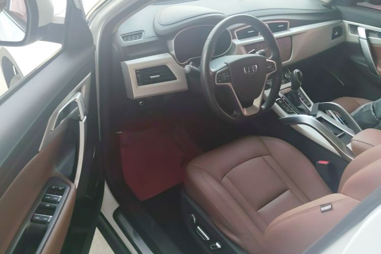 Used Geely Auto Emgrand X7 Sport 2018 1.8TD Automatic Two-Wheel Drive ZhiZun Model with 4G Connectivity Driver Seat