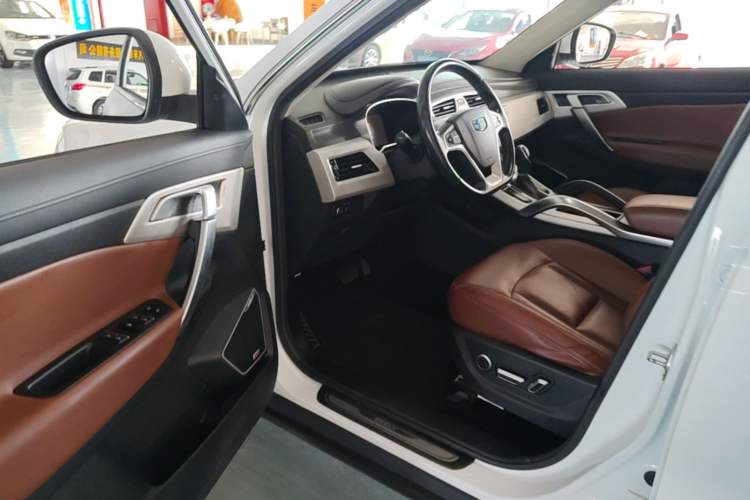 Used Geely Auto Emgrand X7 Sport 2018 1.8TD Automatic All-Wheel-Drive ZhiZun Model with 4G Connectivity Driver Seat