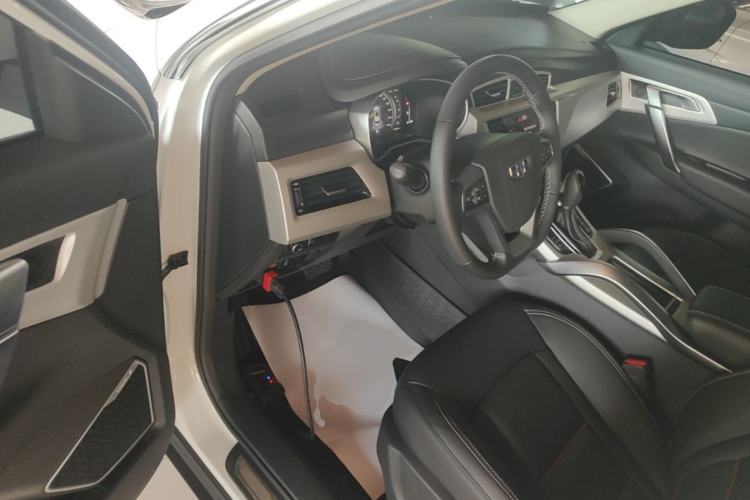 Used Geely Auto Emgrand X7 Sport 2018 1.8TD Automatic Two-Wheel Drive Smart Connect 4G Internet Edition Driver Seat
