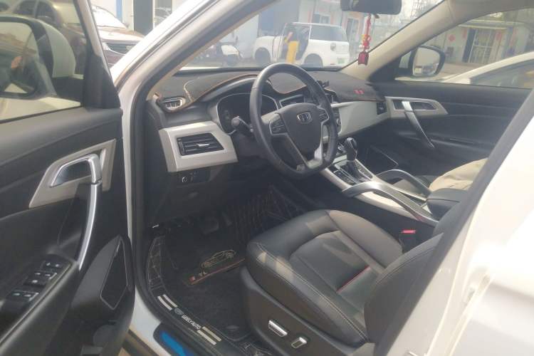 Used Geely Auto Emgrand X7 Sport 2018 1.8TD Automatic Two-Wheel Drive Smart Connect 4G Internet Edition Driver Seat