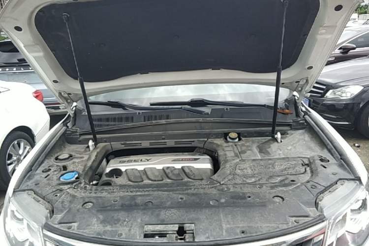 Used Geely Auto Emgrand X7 Sport 2018 1.8TD Automatic Two-Wheel Drive Smart Connect 4G Internet Edition Engine Bay