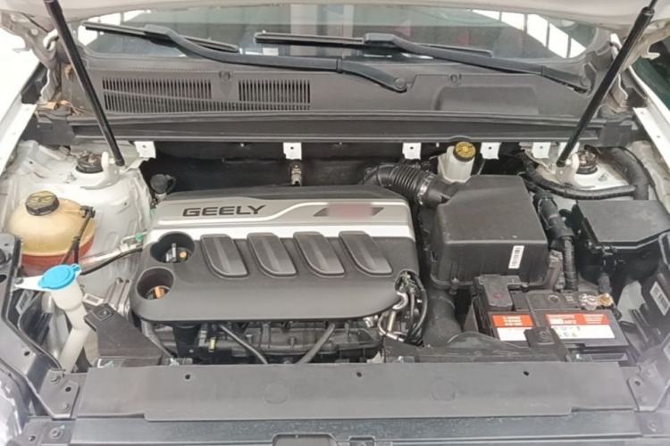 Used Geely Auto Emgrand X7 Sport 2018 1.8TD Automatic Two-Wheel Drive ZhiZun Model with 4G Connectivity Engine Bay