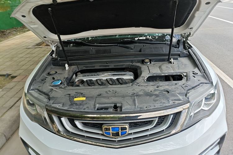 Used Geely Auto Emgrand X7 Sport 2018 1.8TD Automatic Two-Wheel Drive Smart Connect 4G Internet Edition Engine Bay