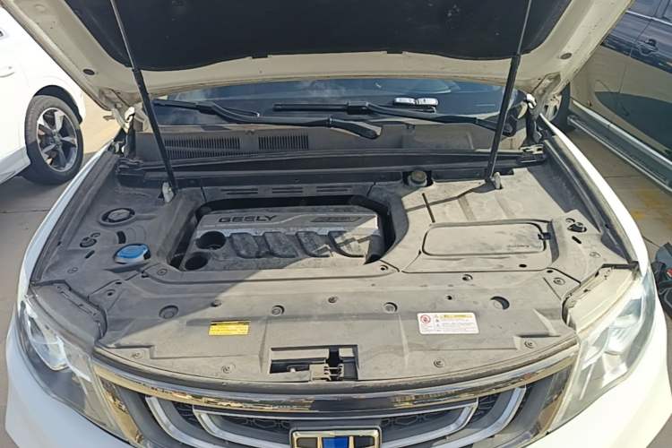 Used Geely Auto Emgrand X7 Sport 2018 1.8TD Automatic Two-Wheel Drive Smart Connect 4G Internet Edition Engine Bay