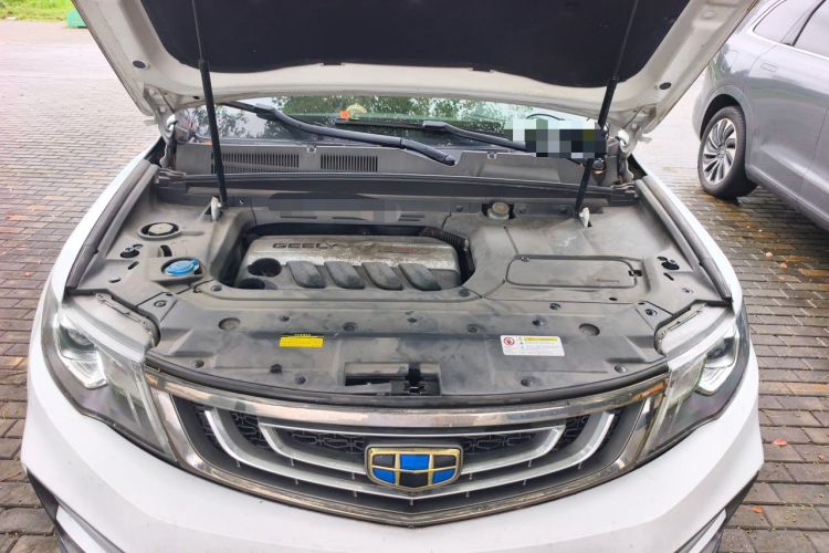 Used Geely Auto Emgrand X7 Sport 2018 1.8TD Automatic Two-Wheel Drive ZhiZun Model with 4G Connectivity Engine Bay