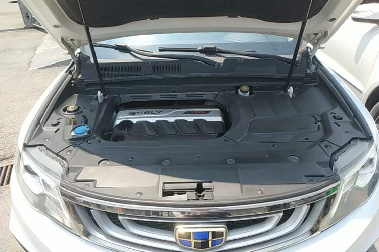 Used Geely Auto Emgrand X7 Sport 2018 1.8TD Automatic Two-Wheel Drive Smart Connect 4G Internet Edition Engine Bay
