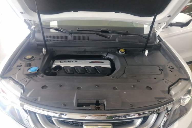 Used Geely Auto Emgrand X7 Sport 2018 1.8TD Automatic Two-Wheel Drive ZhiZun Model with 4G Connectivity Engine Bay