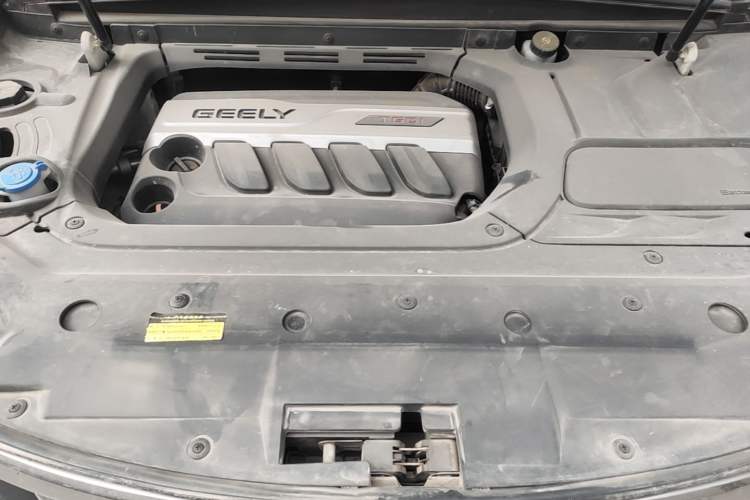 Used Geely Auto Emgrand X7 Sport 2018 1.8TD Automatic Two-Wheel Drive Smart Connect 4G Internet Edition Engine Bay