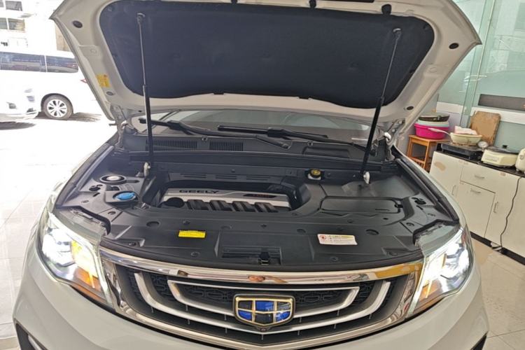 Used Geely Auto Emgrand X7 Sport 2018 1.8TD Automatic Two-Wheel Drive ZhiZun Model with 4G Connectivity Engine Bay