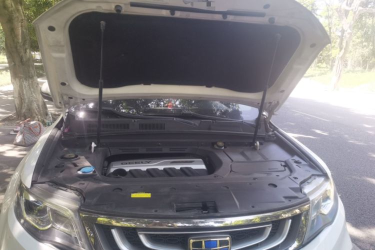 Used Geely Auto Emgrand X7 Sport 2018 1.8TD Automatic Two-Wheel Drive ZhiZun Model with 4G Connectivity Engine Bay