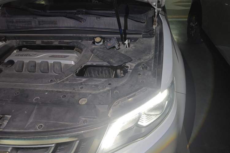 Used Geely Auto Emgrand X7 Sport 2018 1.8TD Automatic Two-Wheel Drive ZhiZun Model with 4G Connectivity Engine Bay Left