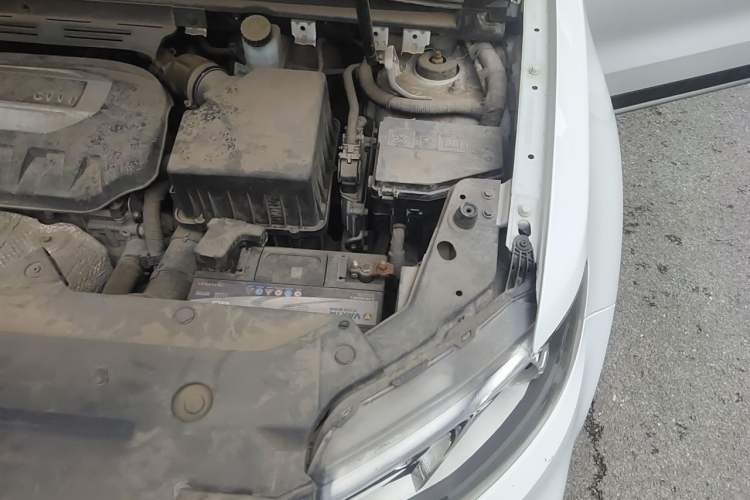Used Geely Auto Emgrand X7 Sport 2018 2.0L Manual Two-Wheel Drive Zhiya Version Engine Bay Left