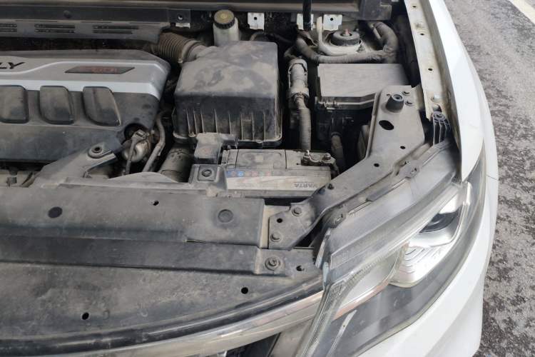 Used Geely Auto Emgrand X7 Sport 2018 1.8TD Automatic Two-Wheel Drive Smart Connect 4G Internet Edition Engine Bay Left