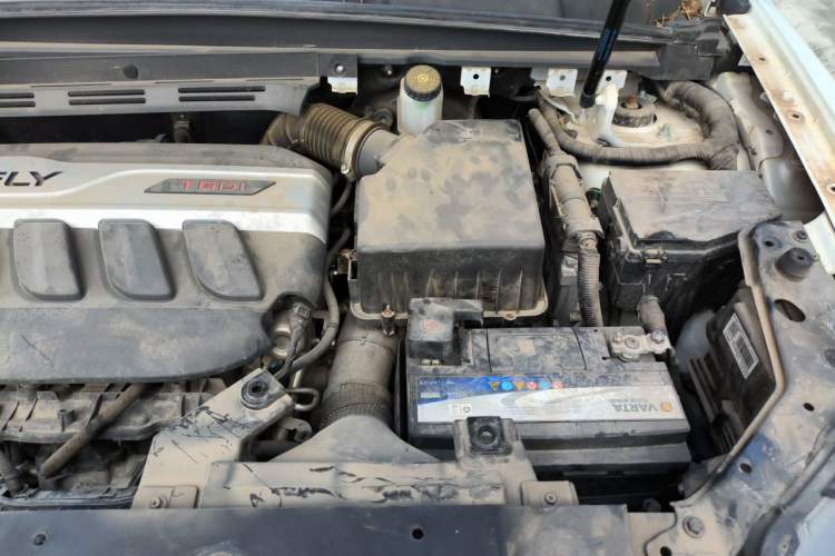Used Geely Auto Emgrand X7 Sport 2018 1.8TD Automatic Two-Wheel Drive Smart Connect 4G Internet Edition Engine Bay Left