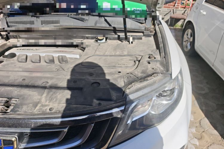 Used Geely Auto Emgrand X7 Sport 2018 1.8TD Automatic Two-Wheel Drive Smart Connect 4G Internet Edition Engine Bay Left