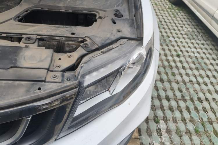Used Geely Auto Emgrand X7 Sport 2018 2.0L Manual Two-Wheel Drive Zhiya Version Engine Bay Left