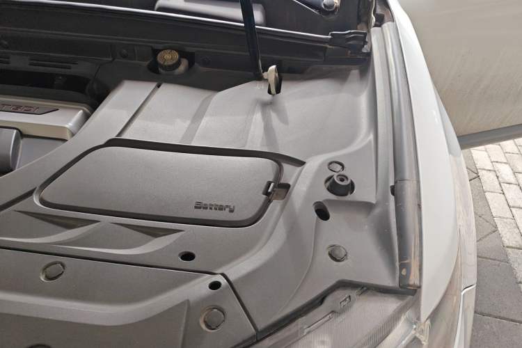 Used Geely Auto Emgrand X7 Sport 2018 1.8TD Automatic Two-Wheel Drive Zhiya Model Engine Bay Left