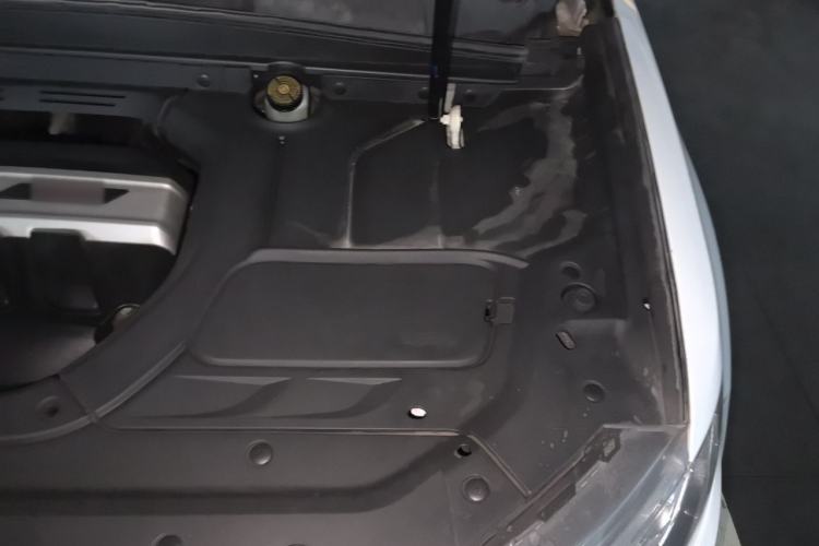 Used Geely Auto Emgrand X7 Sport 2018 1.8TD Automatic Two-Wheel Drive Smart Connect 4G Internet Edition Engine Bay Left