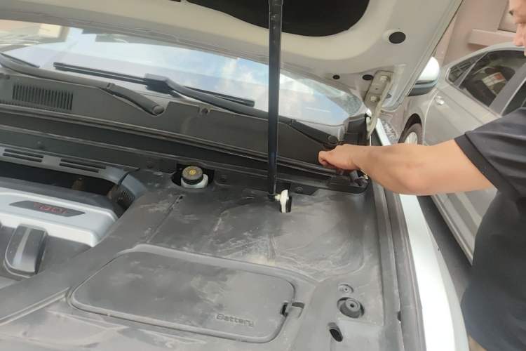 Used Geely Auto Emgrand X7 Sport 2018 1.8TD Automatic Two-Wheel Drive Zhiya Model Engine Bay Left