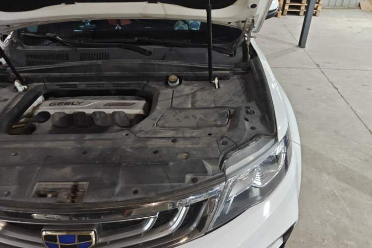 Used Geely Auto Emgrand X7 Sport 2018 1.8TD Automatic Two-Wheel Drive Smart Connect 4G Internet Edition Engine Bay Left