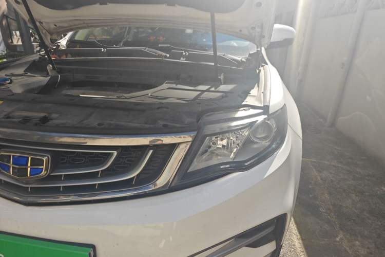 Used Geely Auto Emgrand X7 Sport 2018 2.0L Manual Two-Wheel Drive Zhiya Version Engine Bay Left