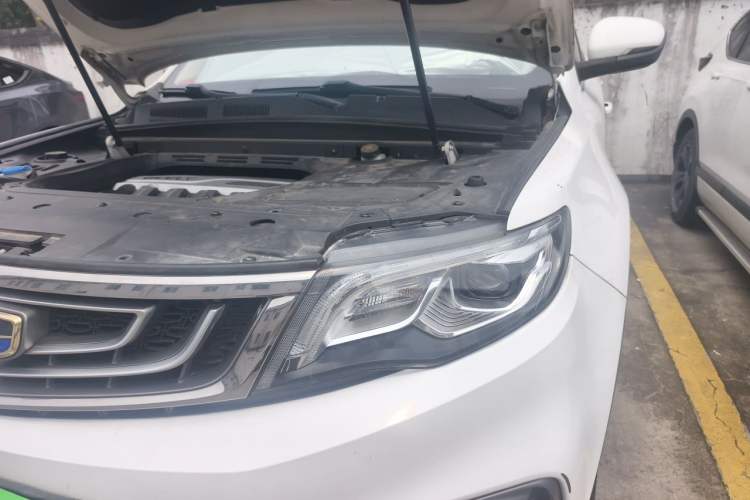 Used Geely Auto Emgrand X7 Sport 2018 Revised Version 1.8TD Automatic Two-Wheel Drive Smart Connectivity 4G-Enabled Edition Engine Bay Left
