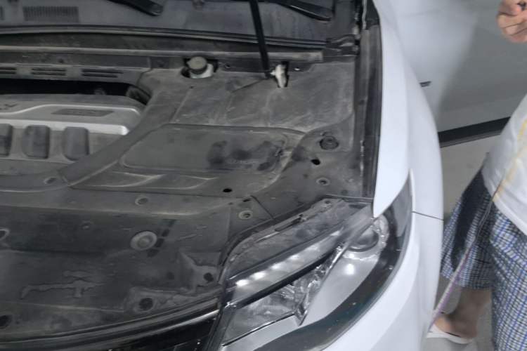 Used Geely Auto Emgrand X7 Sport 2018 1.8TD Automatic Two-Wheel Drive Zhiya Model Engine Bay Left