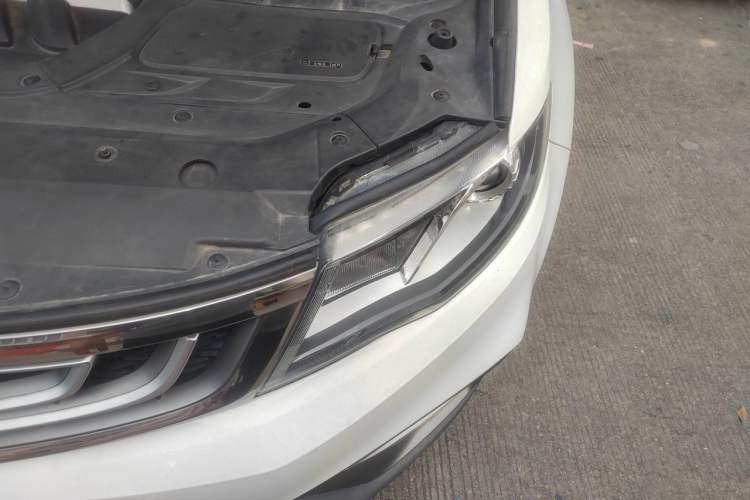 Used Geely Auto Emgrand X7 Sport 2018 1.8TD Automatic Two-Wheel Drive Zhiya Model Engine Bay Left