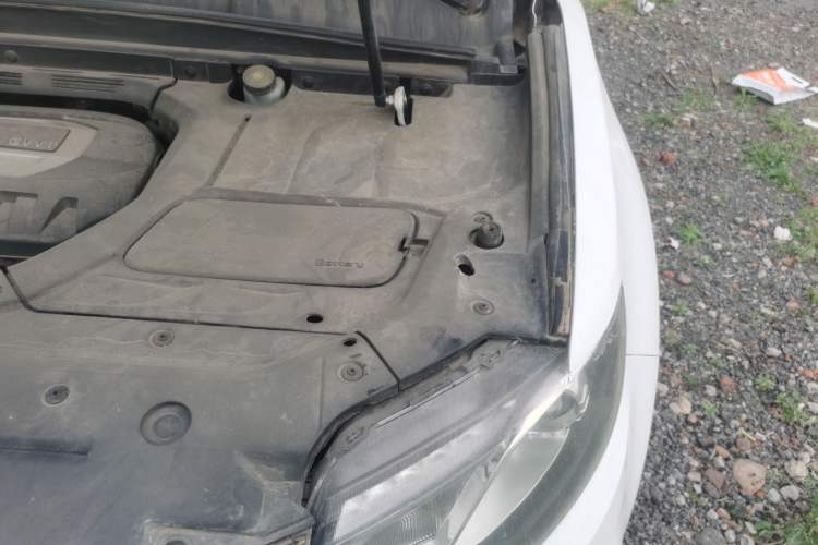Used Geely Auto Emgrand X7 Sport 2018 2.0L Manual Two-Wheel Drive Zhiya Version Engine Bay Left