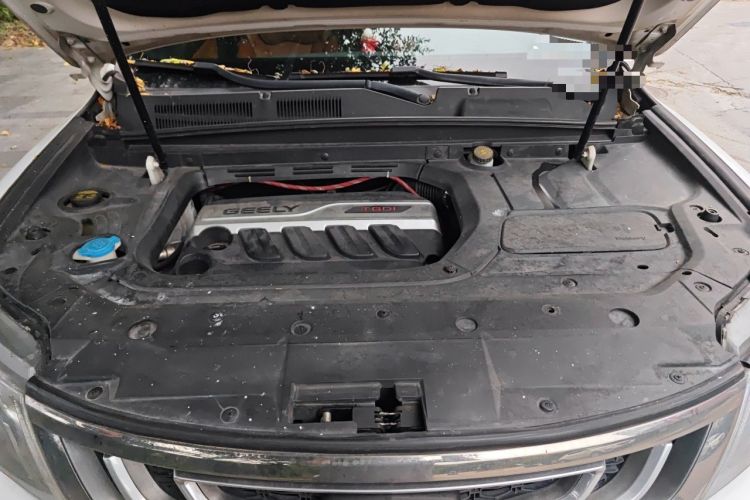 Used Geely Auto Emgrand X7 Sport 2018 1.8TD Automatic Two-Wheel Drive ZhiZun Model with 4G Connectivity Engine Bay