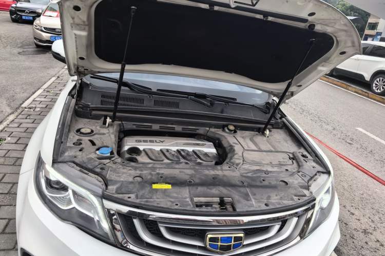 Used Geely Auto Emgrand X7 Sport 2018 1.8TD Automatic Two-Wheel Drive Smart Connect 4G Internet Edition Engine Bay