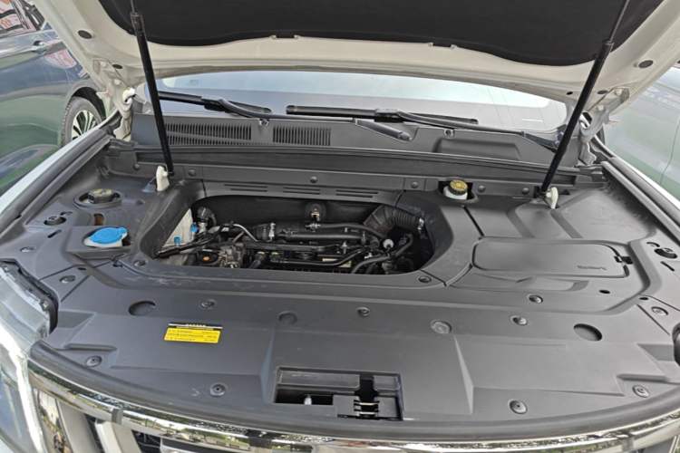 Used Geely Auto Emgrand X7 Sport 2018 1.8TD Automatic Two-Wheel Drive Smart Connect 4G Internet Edition Engine Bay