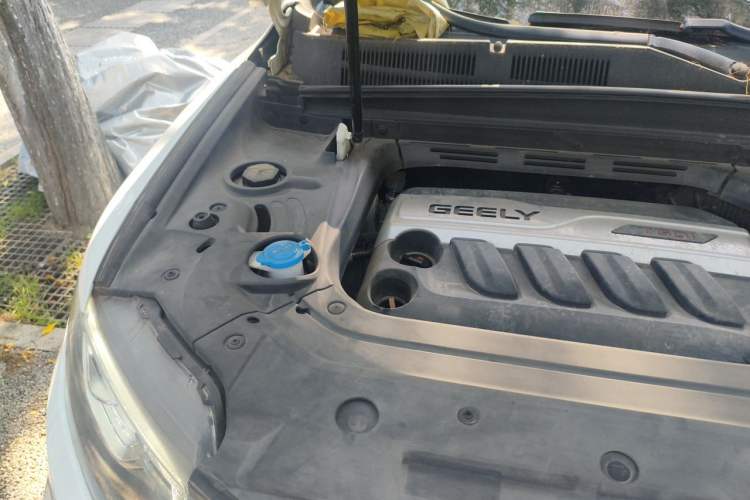 Used Geely Auto Emgrand X7 Sport 2018 1.8TD Automatic Two-Wheel Drive Smart Connect 4G Internet Edition Engine Bay Right