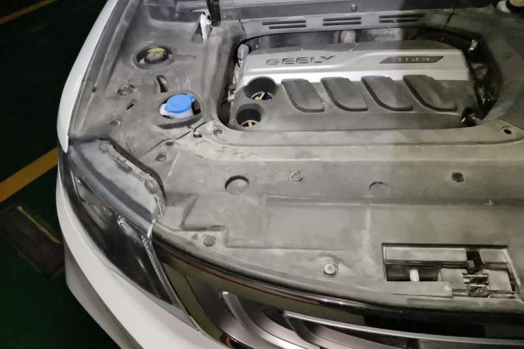 Used Geely Auto Emgrand X7 Sport 2018 1.8TD Automatic Two-Wheel Drive Smart Connect 4G Internet Edition Engine Bay Right