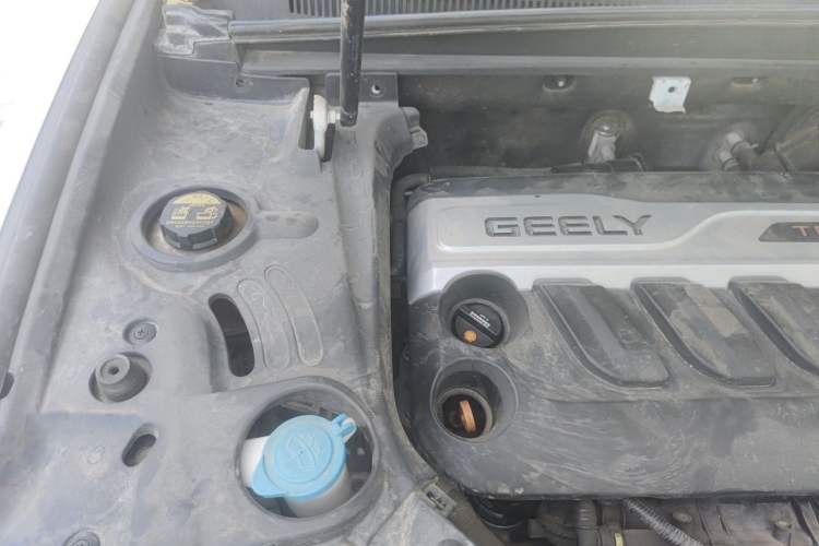 Used Geely Auto Emgrand X7 Sport 2018 1.8TD Automatic Two-Wheel Drive ZhiZun Model with 4G Connectivity Engine Bay Right