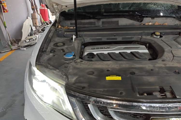 Used Geely Auto Emgrand X7 Sport 2018 1.8TD Automatic Two-Wheel Drive Smart Connect 4G Internet Edition Engine Bay Right